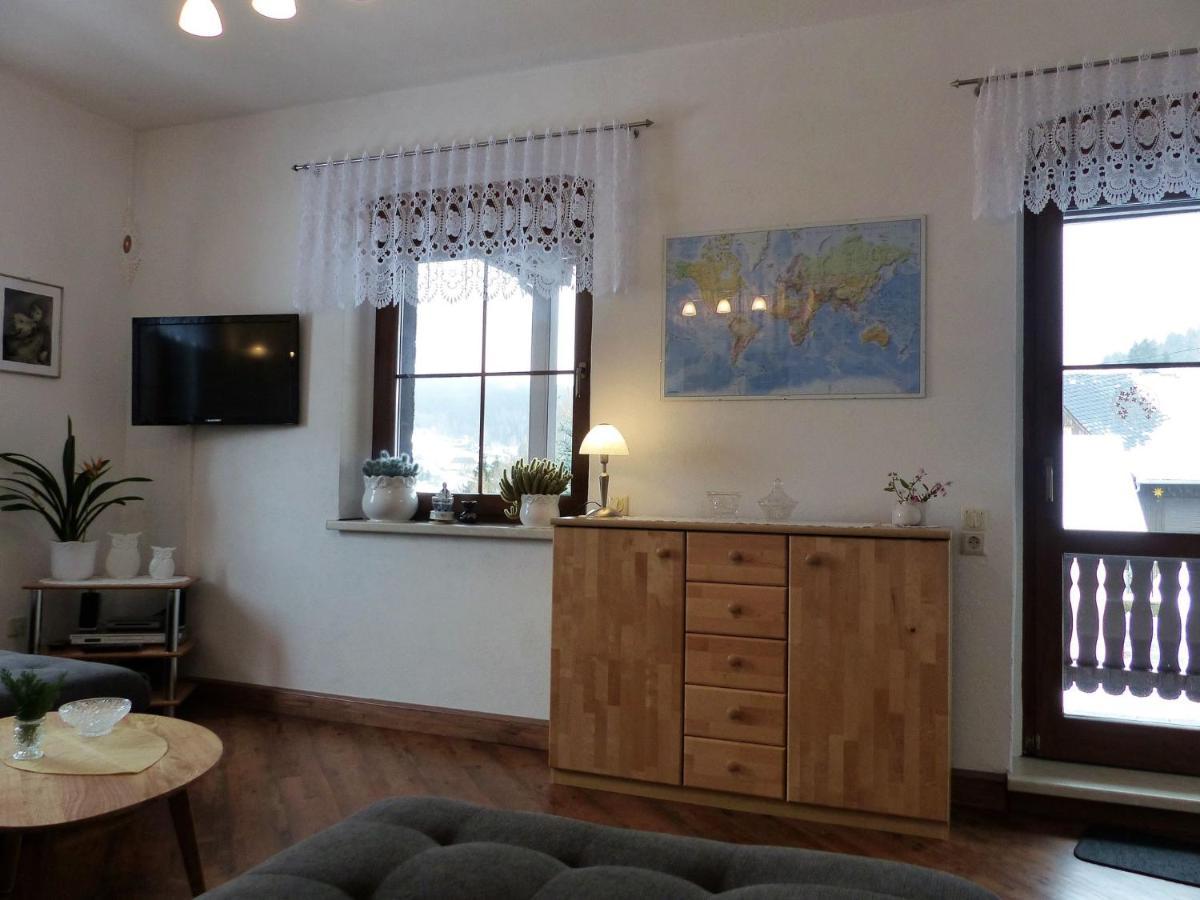 Cozy Apartment In Ore Mountains With Balcony Breitenbrunn  Rum bild